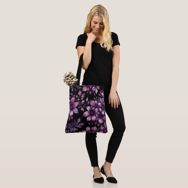 Luxury Plum Floral Gym Tote Bag for Yoga & Fitness (Sur le modèle)