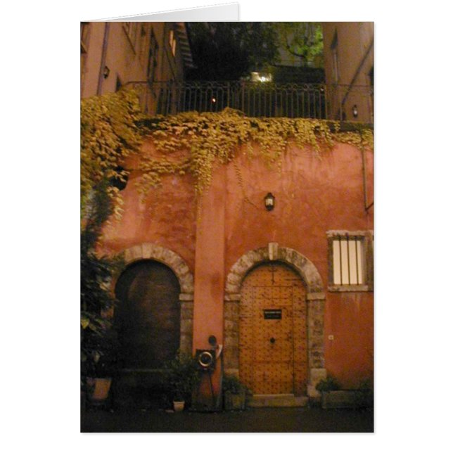 Lyon Courtyard (Devant)