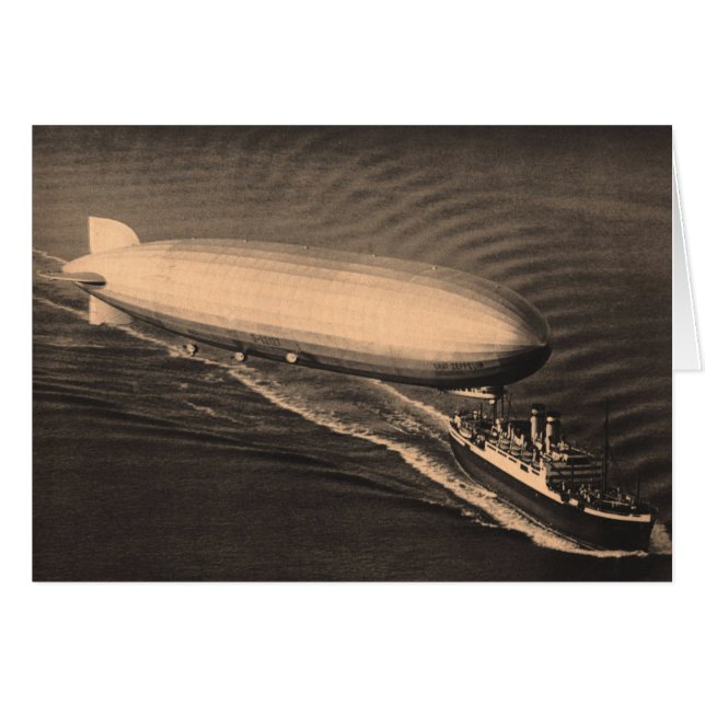 LZ-127 Graf Zeppelin au-dessus de la ligne maritim (Devant horizontal)