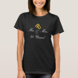 M. et Mme du T-shirt | de célébration<br><div class="desc">Texte de M. et de Mme Personalizable du T-shirt | de célébration d'anniversaire et nombre d'années. Conception élégante avec 2 anneaux de mariage d'or.</div>