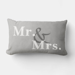 M. et Mme typographie coussin gris et blanc