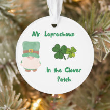 M. Leprechaun dans le collier sur un