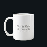 M. & Mme Personnalisée Minimaliste Gris Café Mug<br><div class="desc">Vous n'aimez pas beaucoup le design ou vous ne voulez pas de photos ? Prenez cette tasse personnalisée. M. et Mme ou changez votre nom.</div>