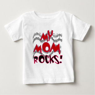 Ma maman bascule le T-shirts et les cadeaux
