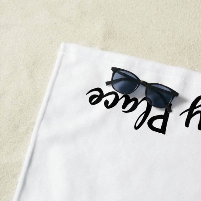 Ma serviette de plage heureuse d'endroit (En situation)