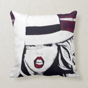 Madame dans le coussin rouge