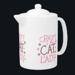 Madame folle Teapot de chat<br><div class="desc">Si vous êtes nuts au sujet des chats, cette théière orientée de chat fait sur commande est pour vous ! Les empreintes de pas minuscules de minou et les coeurs roses entourent l'énonciation, "Madame folle de chat." Fait un grand cadeau pour l'amoureux des chats dans votre vie.</div>
