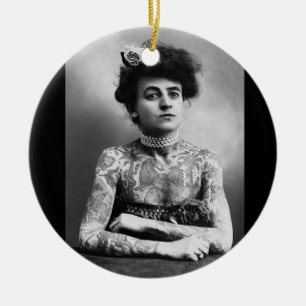 Madame tatouée gothique et ornement tribal de