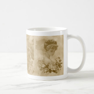 Madame victorienne avec la tasse de café de roses
