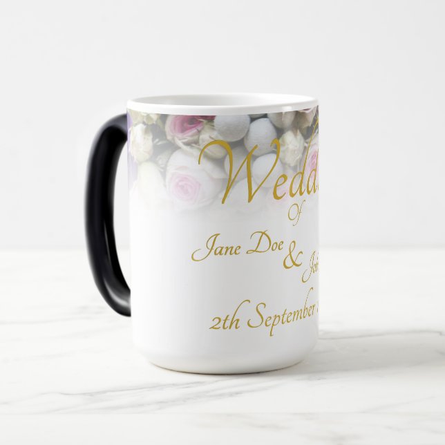 Magic Mug de mariage - Mariée avec un bouquet de mariage (Devant gauche)
