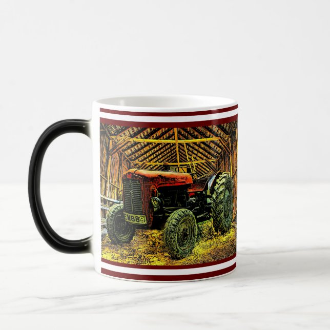 Magic Tracteur rouge antique Grange rustique Café Mug (Gauche)