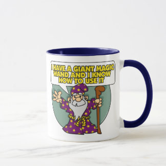 Magicien avec la tasse de baguette magique