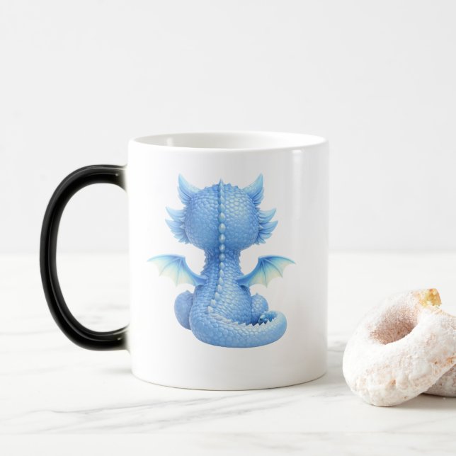 Magische Tasse mit einem süßen blauen Drachenbaby (Avec donut)