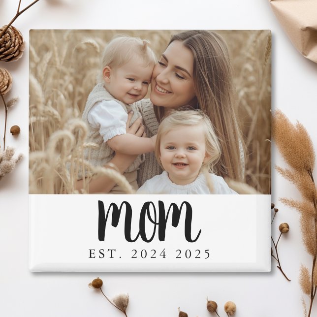 Magnet de photo cadeau pour maman minimaliste mode (modern minimal black and white mom established date for fun mother's day or christmas stocking gifts)