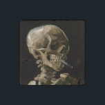 Magnet En Pierre Crâne avec brûler la cigarette Vincent van Gogh Ar<br><div class="desc">Vincent van Gogh (Néerlandais, 1853 - 1890) Crâne d'un squelette avec cigarette brûlante, 1885-1886, Huile sur toile Sans cadre : 32 cm × 24, 5 cm (13 po × 9, 6 po) Travail précoce de Vincent van Gogh. Ce petit tableau fait partie de la collection permanente du musée Van Gogh...</div>