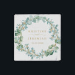 Magnet En Pierre Elégant Eucalyptus Verdure Wreath Gold Mariage<br><div class="desc">Ces élégants magnets en marbre de couronnes personnalisées ajouteront une touche de style à vos cadeaux de faveur. Le design botanique présente une aquarelle peinte à la main, une végétation d'eucalyptus avec des bourgeons de fleurs en faux or. Vos noms et date de mariage sont dans une police de caractères...</div>