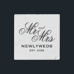 Magnet En Pierre Fête de mariage élégante, M. et Mme.<br><div class="desc">Elégante nouvelle mariée Mr et Mme mariage fête de faveur Stone Magnet. Aimant carré personnalisé avec typographie de script élégante. Design modèle élégant avec lettrage élégant pour le nom de famille du couple et la date du mariage. Cadeaux personnalisés pour époux marié et épouse / marié et couple marié. Transférez...</div>