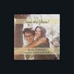 Magnet En Pierre Mariage photo personnalisé Enregistrer la date<br><div class="desc">Remplacez l'image sur ce mariage personnalisable enregistrez l'aimant en marbre de date par un de vos propres clichés fiançailles. Customisez les noms et la date,  et vous êtes tous prêts ! Envoyez ce mignon rappel de votre jour de mariage à vos amis et votre famille.</div>