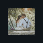 Magnet En Pierre Photo Mariage Personnalisée Avec Calligraphie Mode<br><div class="desc">Le design a un cadre rectangulaire blanc sur le bas et des textes de calligraphie moderne qui peuvent être customisés à votre préférence. Remplacez l'image au centre par votre propre photo mariage. Il fera un joli cadeau de mariage fait sur mesure pour vos invités ou pour votre propre souvenir.</div>