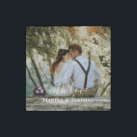 Magnet En Pierre Photo Mariage Personnalisée Avec Calligraphie Mode<br><div class="desc">Le design a un cadre rectangulaire blanc sur le bas et des textes de calligraphie moderne qui peuvent être customisés à votre préférence. Remplacez l'image au centre par votre propre photo mariage. Il fera un joli cadeau de mariage fait sur mesure pour vos invités ou pour votre propre souvenir.</div>
