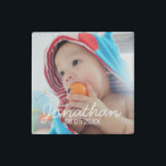 Magnet En Pierre Photo personnalisée avec nom et date<br><div class="desc">Créez votre propre cadeau photo personnalisé en ajoutant votre propre photo, de votre photo de famille bien-aimée à votre adorable photo d'animal de compagnie, pour rendre votre design unique. Décorer avec nom et date personnalisés. Parfait comme cadeau de faire-part bébé, cadeau d'anniversaire et cadeau pour toutes les occasions spéciales. Remarque...</div>