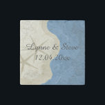 Magnet En Pierre Poisson étoilé et océan<br><div class="desc">Customisez avec les noms et la date comme souhaité sur cette belle scène de plage d'étoiles de mer et de vagues de l'océan.</div>