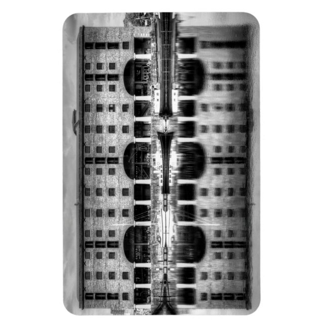 Magnet Flexible Albert Dock Liverpool (Vertical)