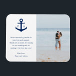 Magnet Flexible Ancre nautique Monogramme Photo Mariage Faveur<br><div class="desc">Aimant de faveur de mariage nautique avec ancre bleu marine avec votre monogramme de chaque côté et votre message de remerciement. A droite, votre photo préférée. Ces magnets nautiques simples sont parfaits pour un mariage à la plage en été et font de grands faveurs de mariage que vos invités voudront...</div>