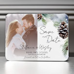 Magnet Flexible Aquarelle d'hiver Pins enneigés photo enregistrer<br><div class="desc">Aquarelle d'hiver photo de pins enneigés enregistrer la date modifiable aimant. Pins neigeux aux cônes de pins muets Couleurs scandinaves hivernales</div>