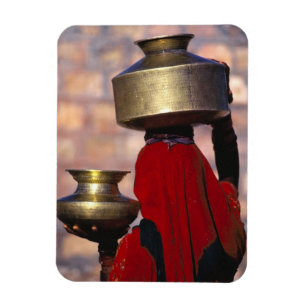 Magnet Flexible Asie, Inde, Rajasthan. Une femme locale en rouge