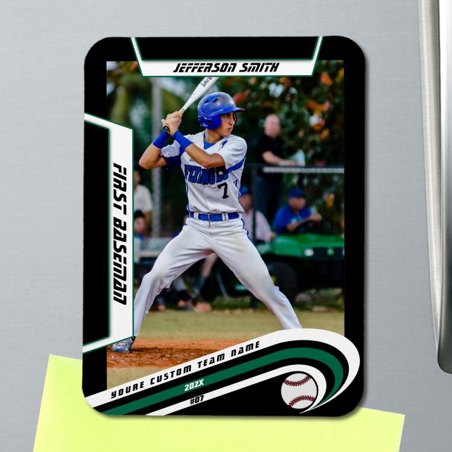 Magnet Flexible Baseball Souvenirs Vert Clair Noir Personnalisé (Baseball Player Magnet in Black with Custom Team Name and White Green Elements)