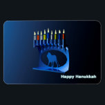 Magnet Flexible Bleu brillant Chanukkah Menorah<br><div class="desc">Une menorah moderne,  métallique,  bleue de Chanukkah,  avec un lion en silhouette,  contre un arrière - plan sombre et nocturne. Les neuf bougies sont allumées. Le texte "Happy Hanoukka" apparaît également en bleu et blanc brillant.</div>