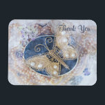 Magnet Flexible Butterfly Mariage Bridal Or blanc<br><div class="desc">Elégant mariage nuptial merci flexi aimnet. Design d'impression de bijoux papillon en perles roses d'or blanc. Fournitures décoratives vintage chic violet à texture florale de la partie. Texte personnalisé élégant. Copyright de l'image Marg Seregelyi Photography.</div>