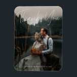 Magnet Flexible Calligraphie moderne juste marié Photo Merci<br><div class="desc">Un Merci Mariage contemporain et moderne sur un aimant avec un peu de Calligraphie moderne pour "marié" (cet élément de texte peut être changé en n'importe quelle autre couleur !) et votre photo mariage préférée sur le devant. Personnalisez l'arrière de ce Mariage Keepsaké Magnet avec votre propre message personnel, donnez-le...</div>