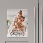 Magnet Flexible Calligraphie romantique Joyeux Noël Photo<br><div class="desc">Magnet de cuisine photo de vacances romantique et élégant. Pour une personnalisation plus avancée de cette conception,  veuillez cliquer sur le lien Personnaliser supplémentaire pour changer la police,  la taille,  la couleur,  etc.</div>