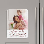 Magnet Flexible Calligraphie romantique rouge Joyeux Noël Photo<br><div class="desc">Magnet de cuisine photo de vacances romantique et élégant. Pour une personnalisation plus avancée de cette conception,  veuillez cliquer sur le lien Personnaliser supplémentaire pour changer la police,  la taille,  la couleur,  etc.</div>