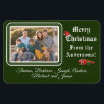 Magnet Flexible Carte de Noël<br><div class="desc">Carte de Noël Photo Magnet design présente votre photo dans le coin supérieur gauche contre un arrière - plan vert profond. Photo encadrée par une belle bordure verte et blanche. En-tête personnalisable : "Joyeux Noël" en lettres blanches. Image d'un chapeau de Père Noël équilibré au-dessus du "C". Le texte ci-dessous...</div>
