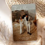 Magnet Flexible Carte de remerciement de photo de mariage en écrit<br><div class="desc">Ce modèle à 2 photos présente une élégante écriture calligraphique manuscrite de remerciement,  sur votre belle photo de mariage.  Facilement personnalisable avec vos détails personnels et photos.</div>