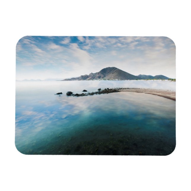 Magnet Flexible Ciel bleu nuageux reflétant dans le lac (Horizontal)