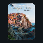 Magnet Flexible Cinque Terre Italie Aquarelle Vintage<br><div class="desc">Design d'art de voyage rétro des Cinque Terre. Les Cinque Terre est une succession de villages balnéaires centenaires situés sur la côte accidentée de la Riviera italienne.</div>