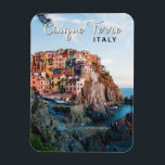 Magnet Flexible Cinque Terre Italie Aquarelle Vintage<br><div class="desc">Design d'art de voyage rétro des Cinque Terre. Les Cinque Terre est une succession de villages balnéaires centenaires situés sur la côte accidentée de la Riviera italienne.</div>