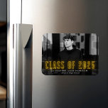 Magnet Flexible Classe de Neon Jaune Moderne de 2025 Diplôme Photo<br><div class="desc">Annoncez la réalisation spéciale de votre diplômé avec nos magnets de diplôme de néon. L'aimant de graduation moderne affiche la photo horizontale du diplômé avec "Classe de 2025" en lettres néons jaunes. Personnalisez l'aimant photo graduation en ajoutant le nom du diplômé et le nom de l'école. L'aimant photo de diplôme...</div>