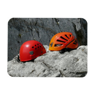 Magnet Flexible Climbing Helmets on a Rock Aimant