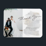 Magnet Flexible Élégant Merci Mariage gris-argenté avec l'or<br><div class="desc">Le design élégant est doté d'une brillance dorée et d'une aquarelle gris argenté. Idéal pour vos mariages d'hiver et/ou de vacances,  anniversaire,  et plus encore. Personnalisez facilement la photo,  les noms et la date de votre choix.</div>