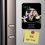 Magnet Flexible Elégant Moderne Floral Photo Mariage Enregistrer L<br><div class="desc">Élégant Mariage Floral Moderne Photo Enregistrer L'Aimant Date. Imaginez votre famille et vos amis qui reçoivent cette belle faire-part dans le courrier pour ajouter à leur réfrigérateur! Cet aimant enregistrer la date annonce comprend une photo avec, des fleurs couleur crème et une simple typographie. Personnalisez vos détails Enregistrer la date,...</div>