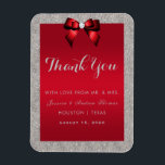 Magnet Flexible Elégant Ruby Rouge, Mariage Parties scintillant ar<br><div class="desc">Elégant mariage pétillant Favor Merci Magnet avec un élégant arc rouge romantique et une jolie parties scintillant argent brillant. Tout le texte est entièrement personnalisable pour répondre à vos besoins. Si vous avez besoin d'aide pour customiser votre produit ou si vous souhaitez faire correspondre des produits, veuillez me contacter par...</div>