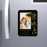 Magnet Flexible Enregistrer La Date Black Gold Style Mariage moder<br><div class="desc">Save The Date Black Gold Stylish Script Modern Mariage Magnets dispose d'un arrière - plan noir avec votre photo personnalisée. Personnalisez avec votre texte en modifiant le texte dans les zones de texte fournies. Conçu pour vous par ©Evco Studio www.zazzle.com/store/evcostudio</div>