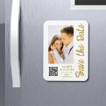 Magnet Flexible Enregistrer La Date Blanc Or Style Design Design M<br><div class="desc">Save The Date White Gold Script élégant Le Magnet Mariage moderne dispose d'un arrière - plan blanc avec votre photo personnalisée. Personnalisez avec votre texte en modifiant le texte dans les zones de texte fournies et ajoutez l'URL de votre site Web pour votre code QR personnalisé. Conçu pour vous par...</div>