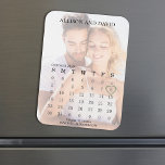 Magnet Flexible Enregistrer la date Calendrier du Mariage Photo 6<br><div class="desc">Marquez votre calendrier pour cette photo moderne image superposition mariage enregistrer la date. avec un moderne traditionnel, simple design élégant crayon nous dans pour cela enregistrer la date aimant. avec, un design coeur minimaliste, parfait pour les couples engagés et annonces fiançailles un script de typographie rustique classe. Coeur violet Lavendar...</div>