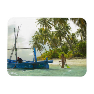 Magnet Flexible Femme sur un petit bateau de pêche traditionnel,